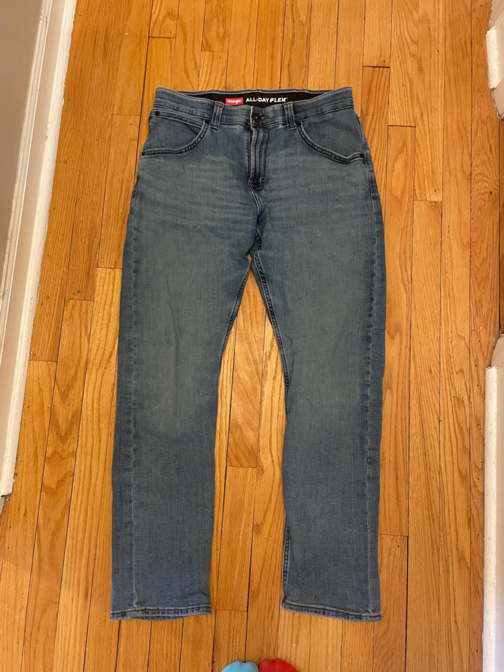 Wrangler Women's Skinny Jeans in Faded Blue Wash